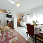 Djurdja By The Sea Apartment Murter