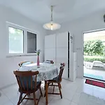Apartment Djurdja By The Sea *