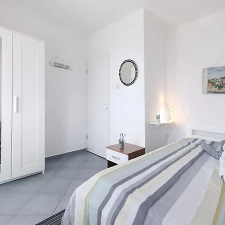 Apartamento Djurdja By The Sea Murter